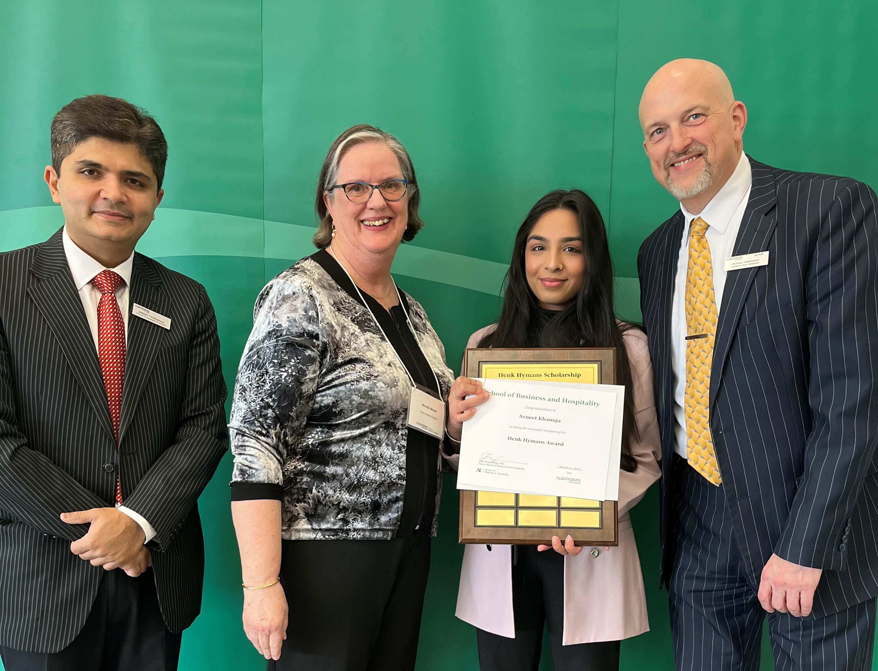 Student Avneet Khanuja, Recipient Henk Hymans Award, with professors