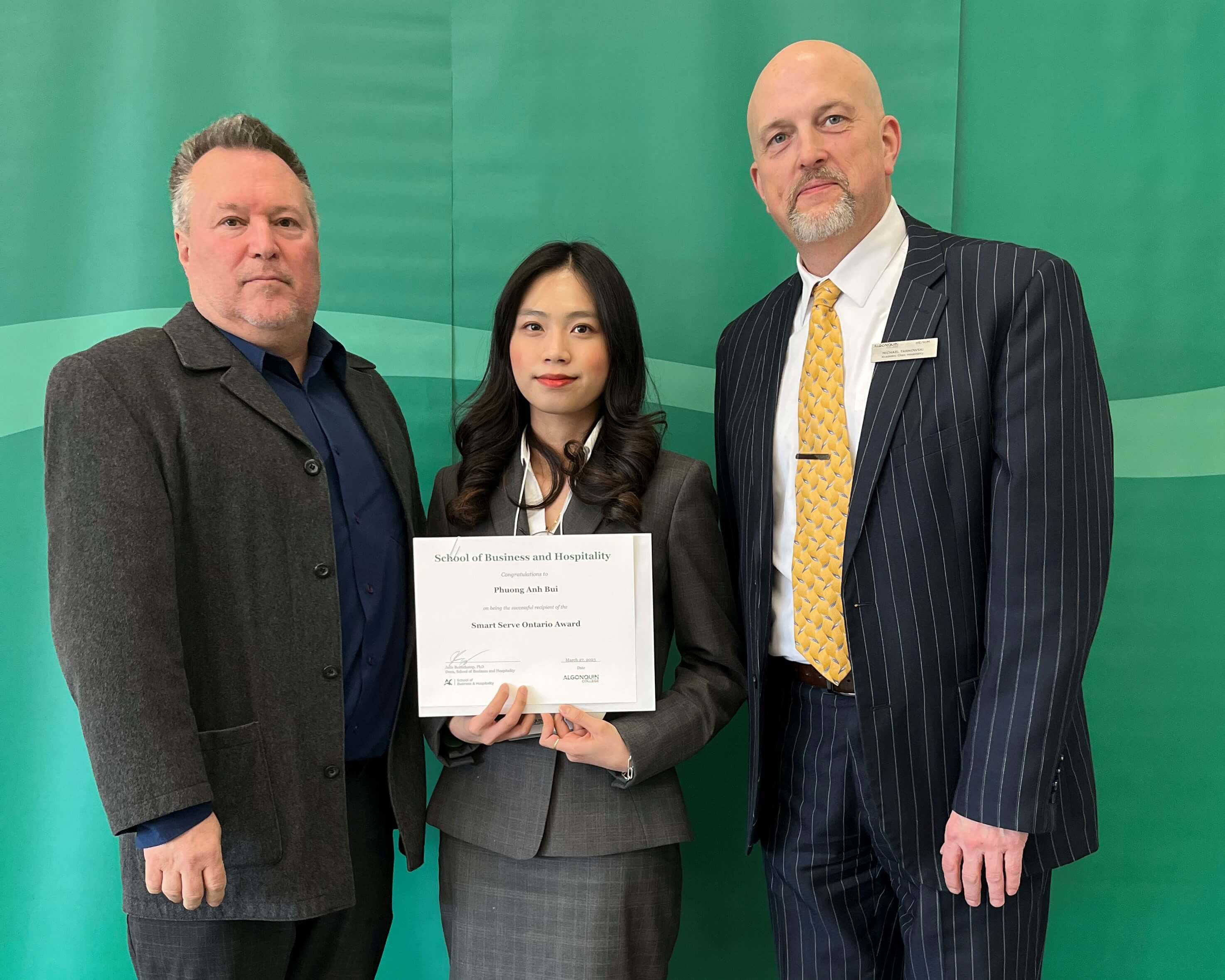 Student Phuong Anh Bui, Recipient of the Smart Serve Ontario Award, with professors